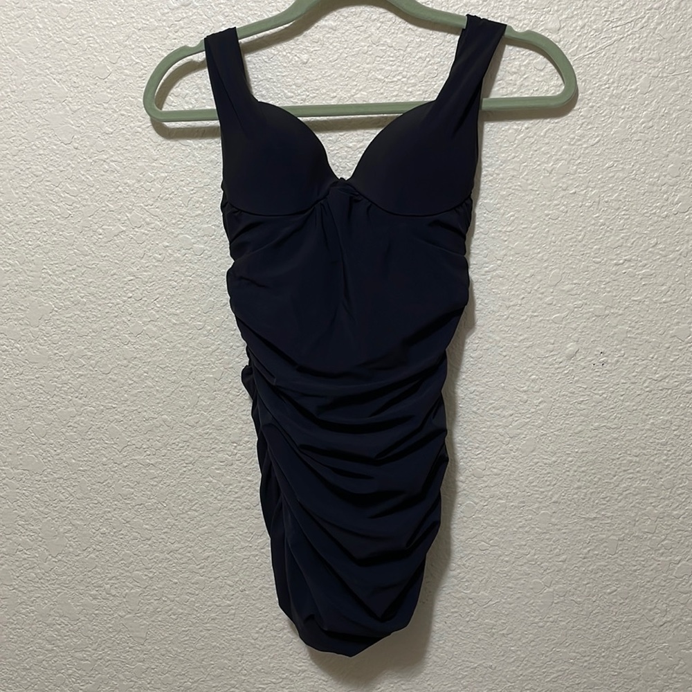 Natori Women’s Black One Piece Swimsuit. Very Good Condition. Size 6B/C.